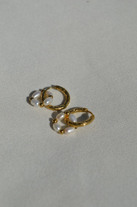 Ebba 2-in-1 Hoops Ohrringe mit Süßwasserperle
