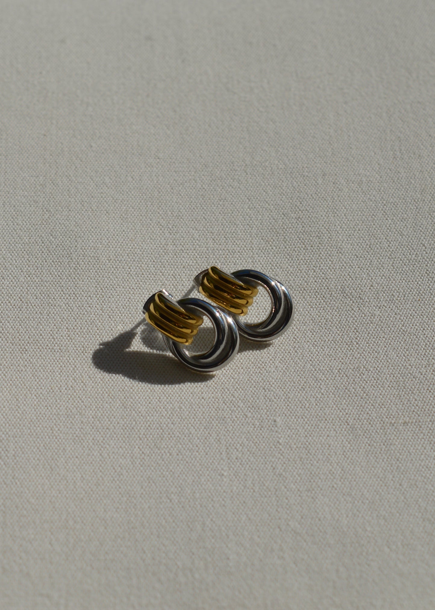 Vira Studs Ohrringe | Gold & Silber