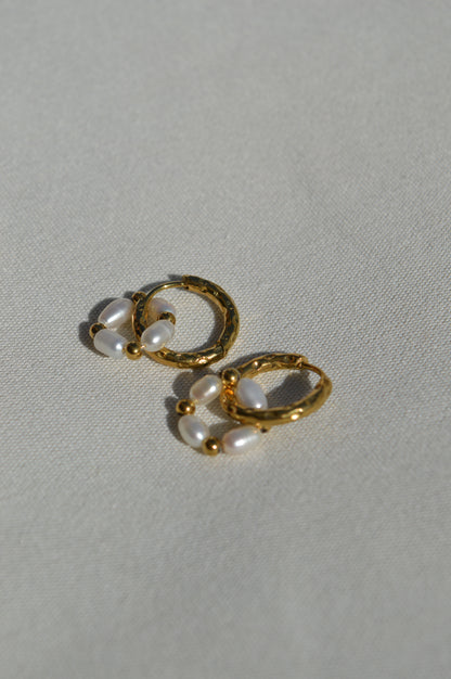 Ebba 2-in-1 Hoops Ohrringe mit Süßwasserperle